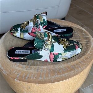 Steve Madden Green and Cream Flats with Gold Detail